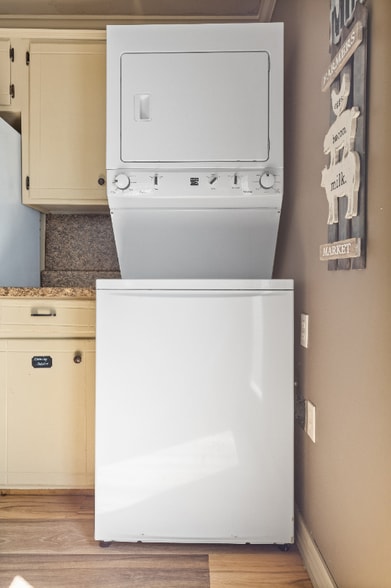 Building Photo - 5008 Parker St