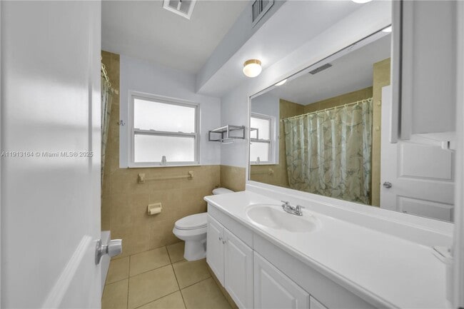 Building Photo - 246 SE 44th St