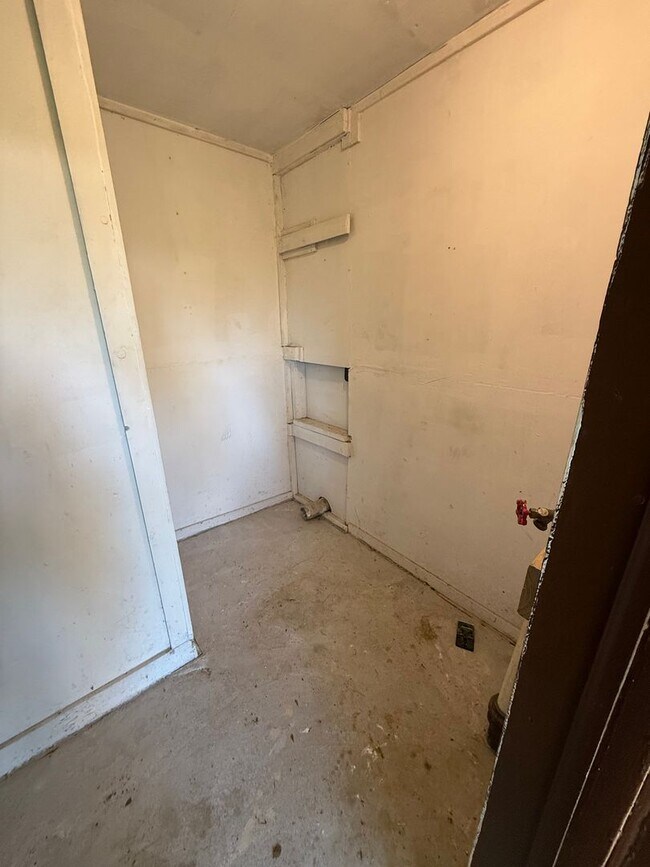 Building Photo - 3 Bedroom, 1 Bathroom Home for Rent