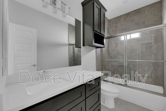 Building Photo - 1012 E la Cantera Ave