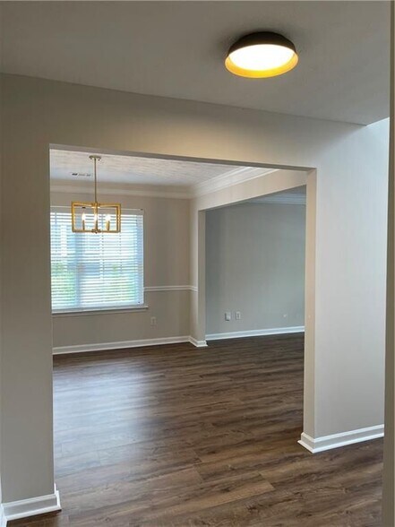 Building Photo - 160 Village Trce