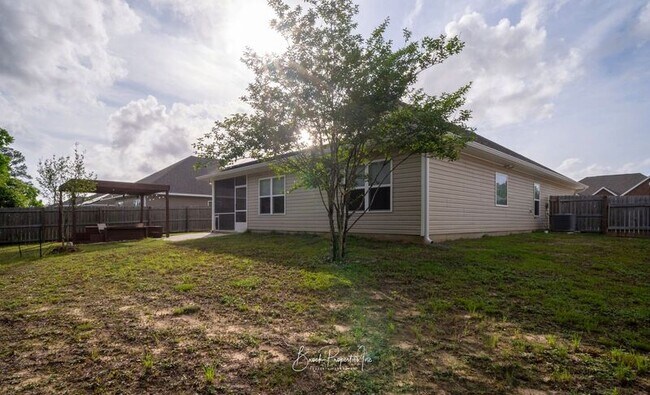 Building Photo - 8753 Bradfield Dr