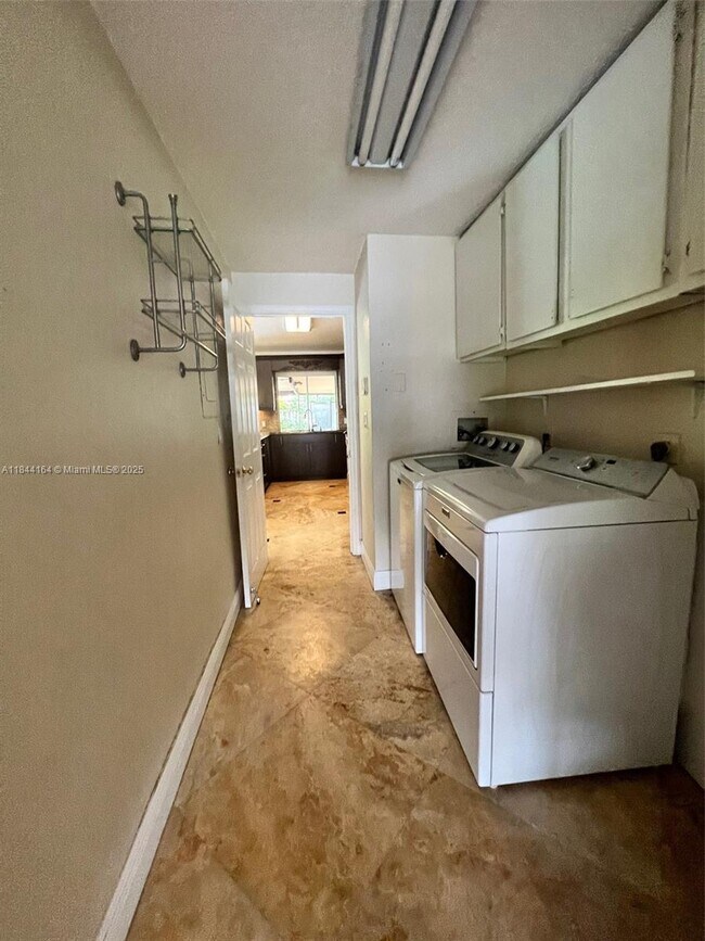 Building Photo - 10511 SW 145th Ct