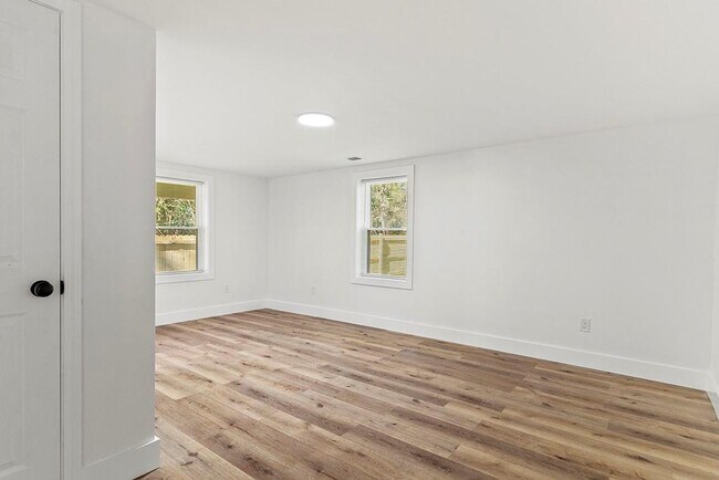 Building Photo - 3169 Westover Dr