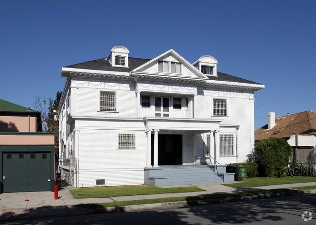 Primary Photo - 2671 Magnolia Ave