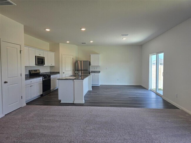 Building Photo - 319 Stonebrook Dr