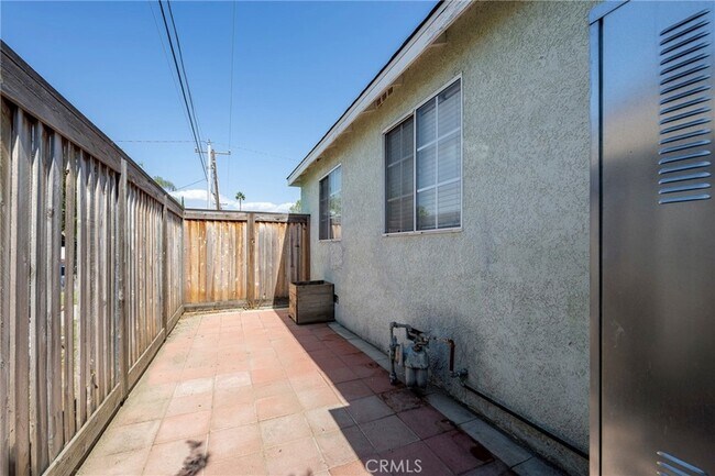 Building Photo - 13616 Hermes St