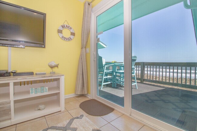 Building Photo - OFF-SEASON FURNISHED RENTAL