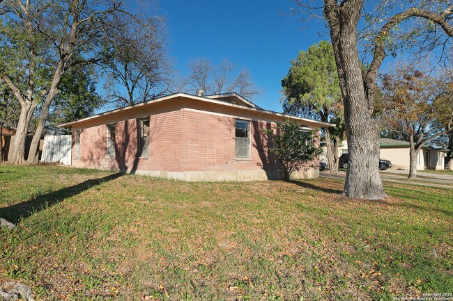 Building Photo - 1603 Peterson Ave