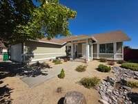 Building Photo - Northwest 4 bedroom, 2 bath with AMAZING V...
