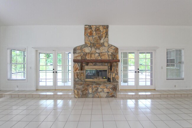 Building Photo - 10690 Barn Rd