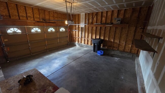 Building Photo - 3 Bedroom 2 Bath Home With Large Unfinished Basement