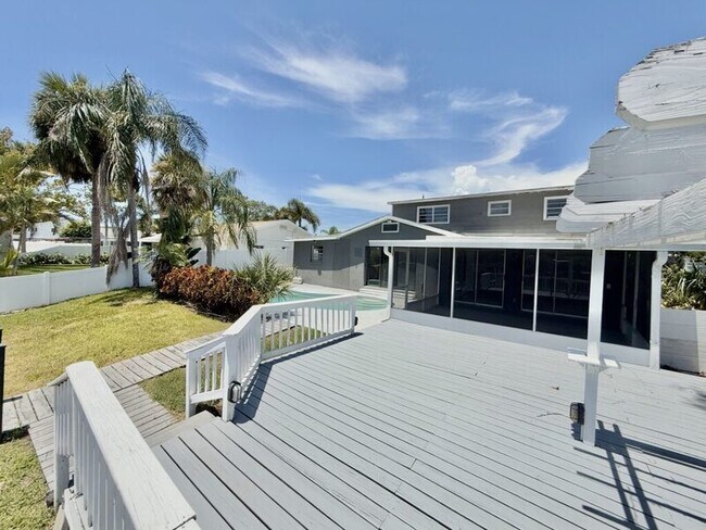 Building Photo - 8718 Thornwood Ln