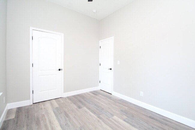 Building Photo - Fully Remodeled 2BR/2BA Attached Home with Garage, Modern Finishes, Park Views & Prime Downtown P...