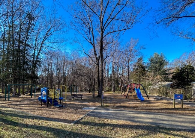 Building Photo - 801 Calhoun St