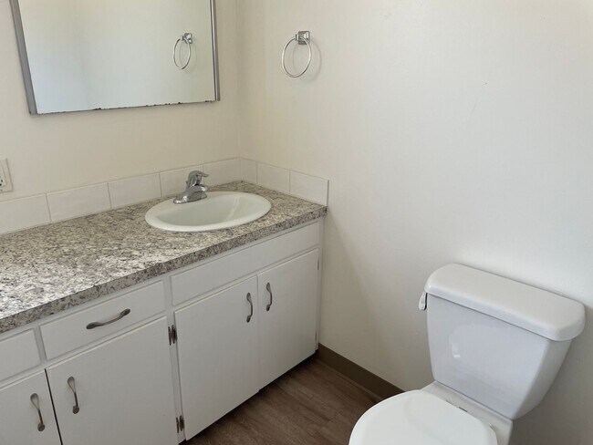 Building Photo - 524 Loop