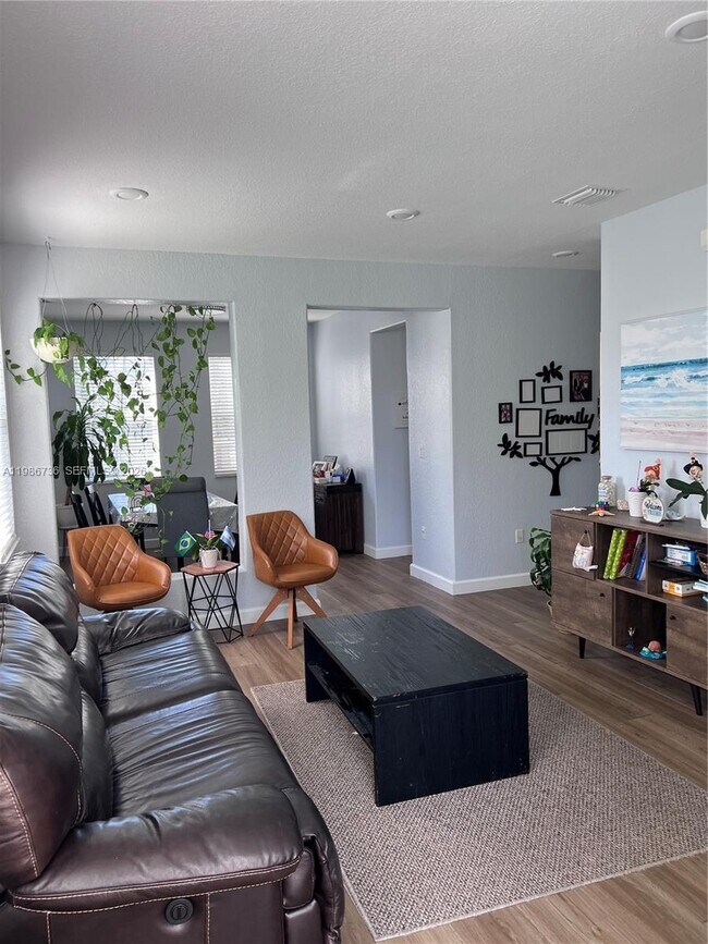 Building Photo - 8642 NW 109th Ct