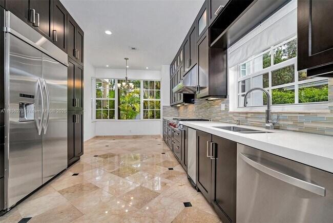 Building Photo - 1135 Asturia Ave