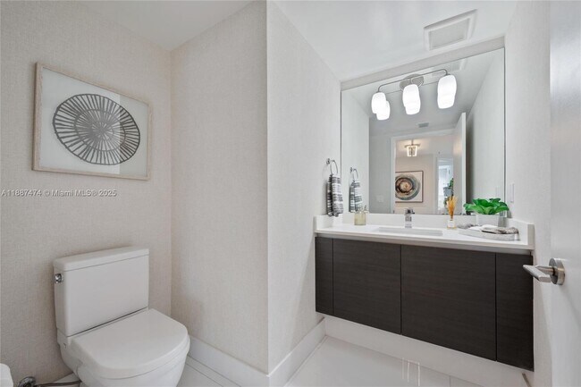 Building Photo - 300 Sunny Isles Blvd