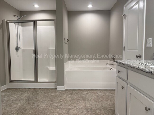 Building Photo - 432 Fallingbrook Dr