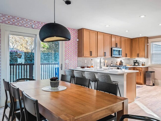 Building Photo - 6110 Ellen Ave