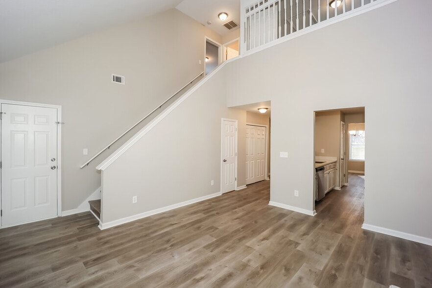 Building Photo - 4423 Ravenwood Dr