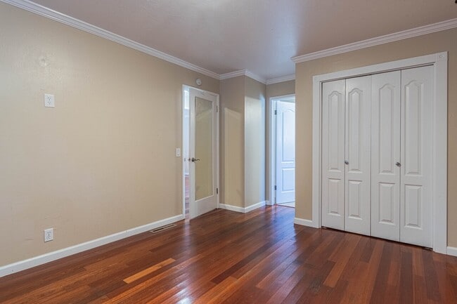 Building Photo - 833 2nd St