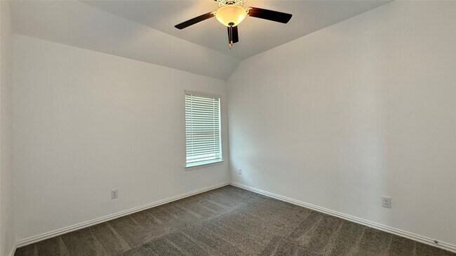 Building Photo - 13018 Hydeland Dr