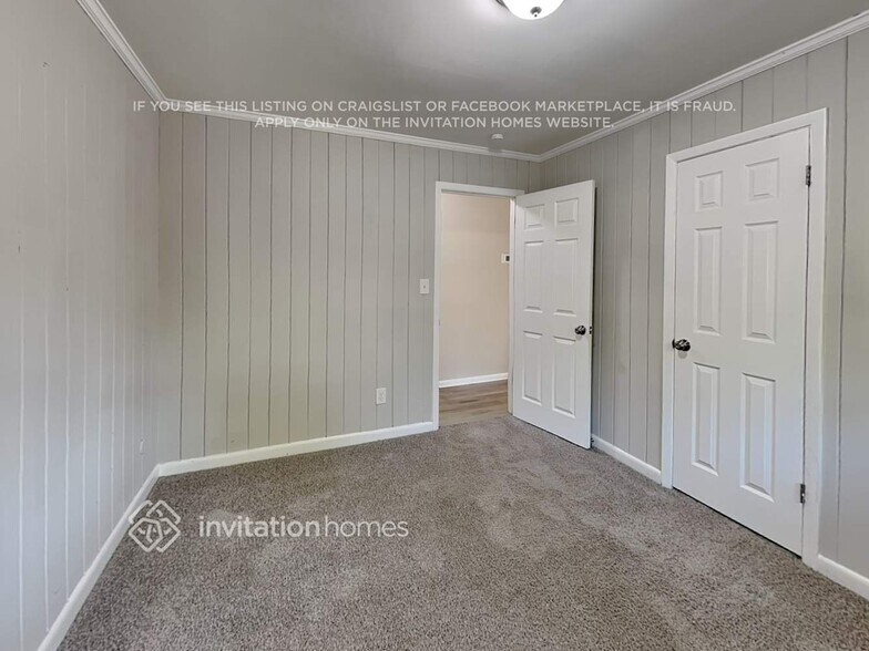 Building Photo - 3582 Highwood Dr SW