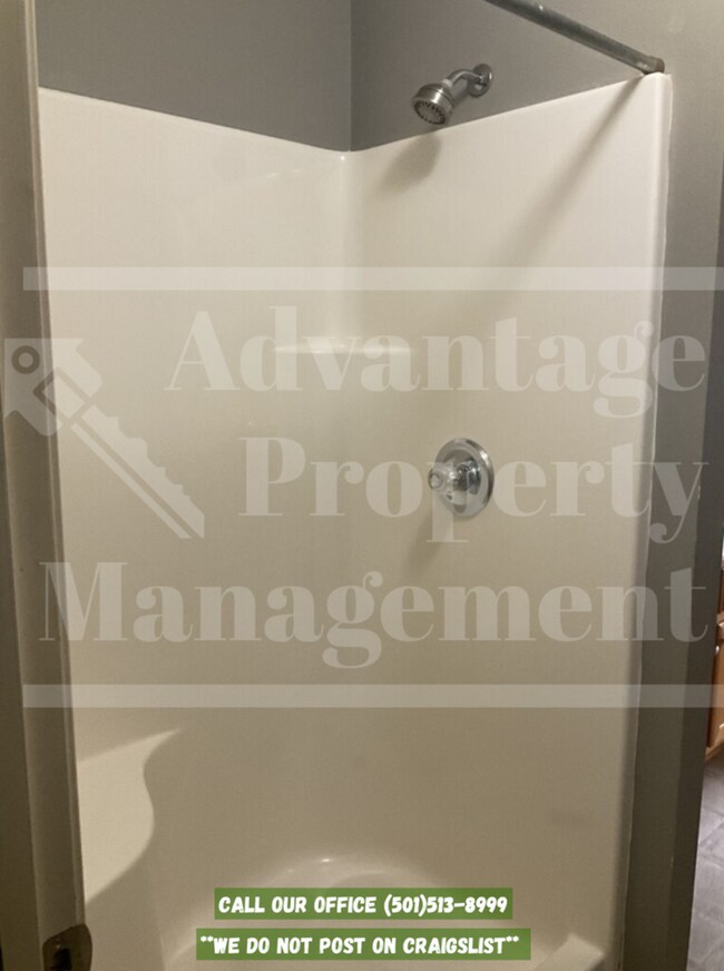 Building Photo - 2730 York Ln