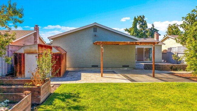 Building Photo - 36444 Peugeot Pl