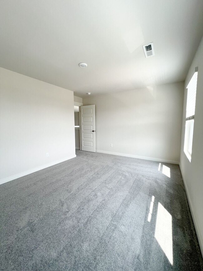 Building Photo - 1173 Ross Farms Blvd