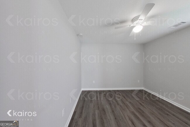 Building Photo - 11 Camper Cir