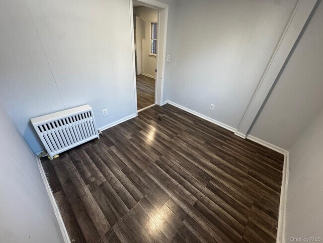 Building Photo - 157 Linden St