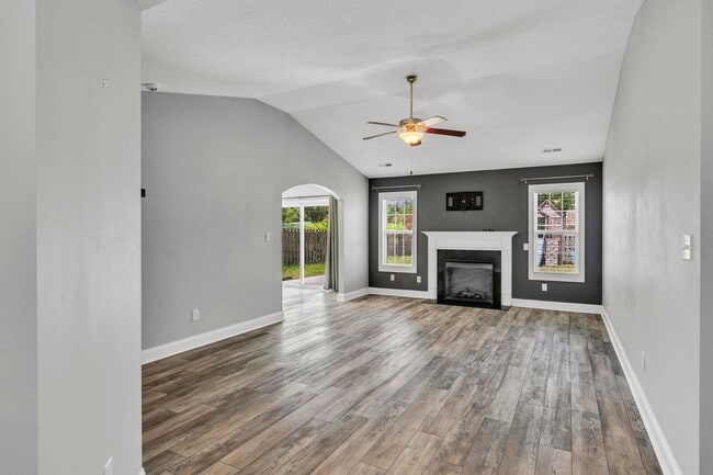 Building Photo - 3 bedroom in Sneads Ferry with Fenced Yard