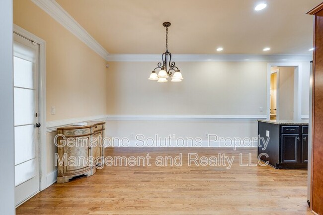 Building Photo - 3012 Americus Dr