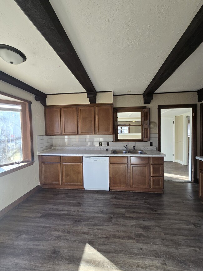 Building Photo - 517 S Vine St