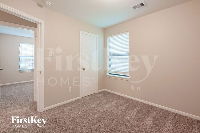 Building Photo - 5212 La Rocco Way