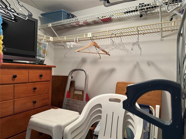 Building Photo - 1 Key Capri