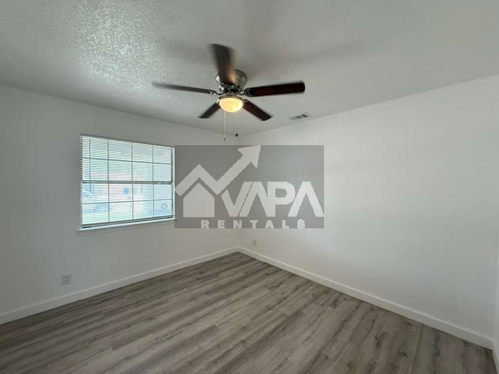 Building Photo - 5679 Wood Oak