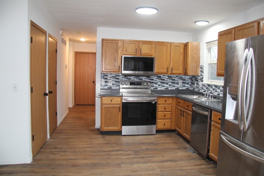 Building Photo - 2225 Columbus Cir