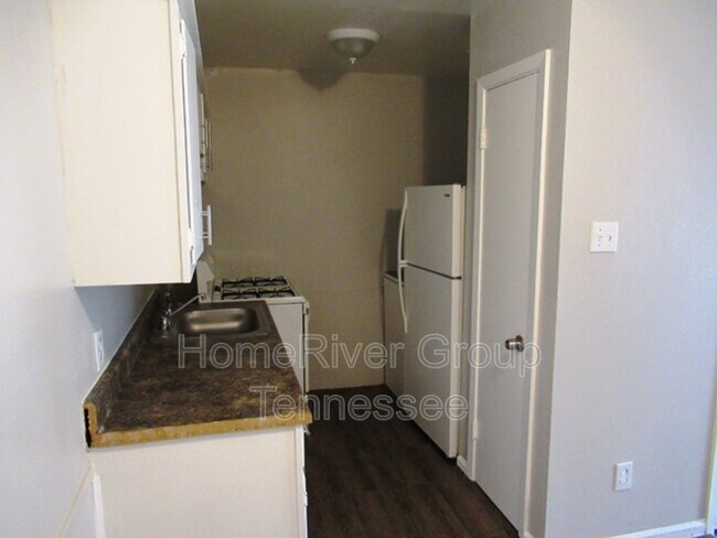 Building Photo - 1058 Poplar Ave