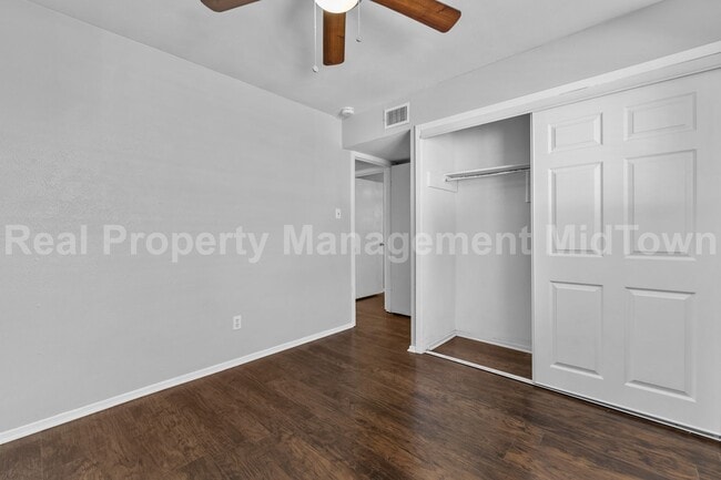 Building Photo - 2827 Blackwood Dr