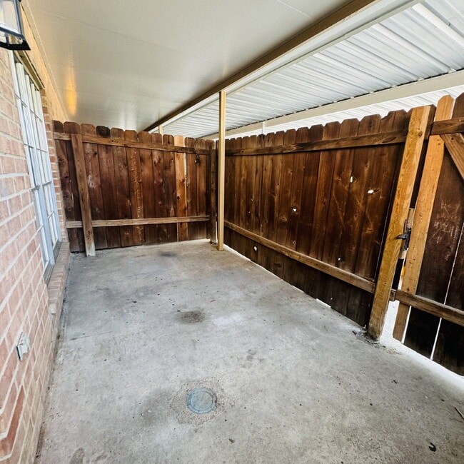 Building Photo - Modern Comfort Awaits: Spacious 2-Bedroom | 2.5-Bathroom Haven with Granite Elegance in Nederland...
