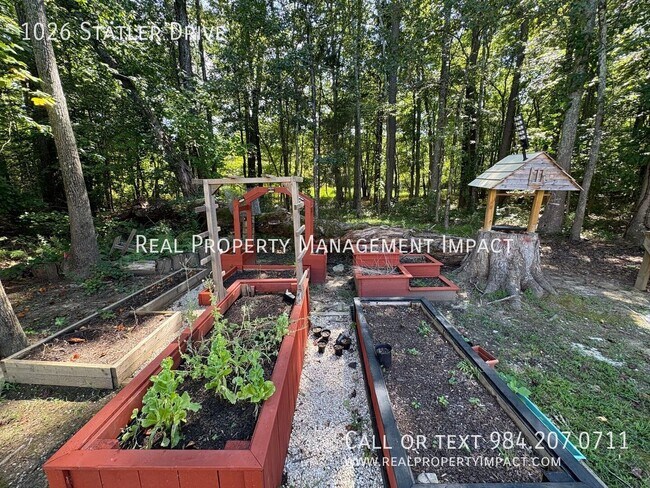 Building Photo - 1026 Statler Dr