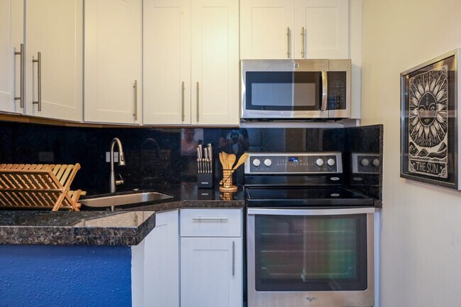 Building Photo - 212 West Dr