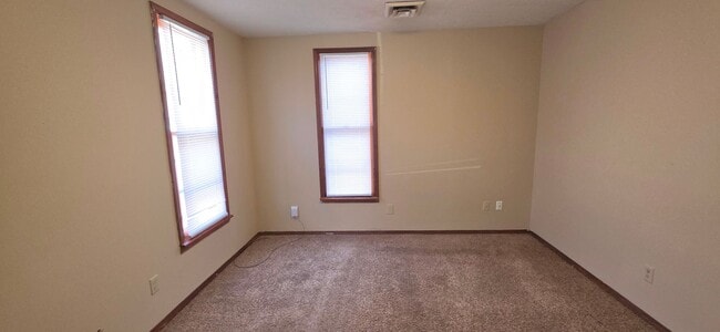 Building Photo - Quaint 3 bedroom home near Drury University $895!