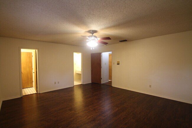 Building Photo - Beautiful 3 bedroom 2 bath home in Tyler!