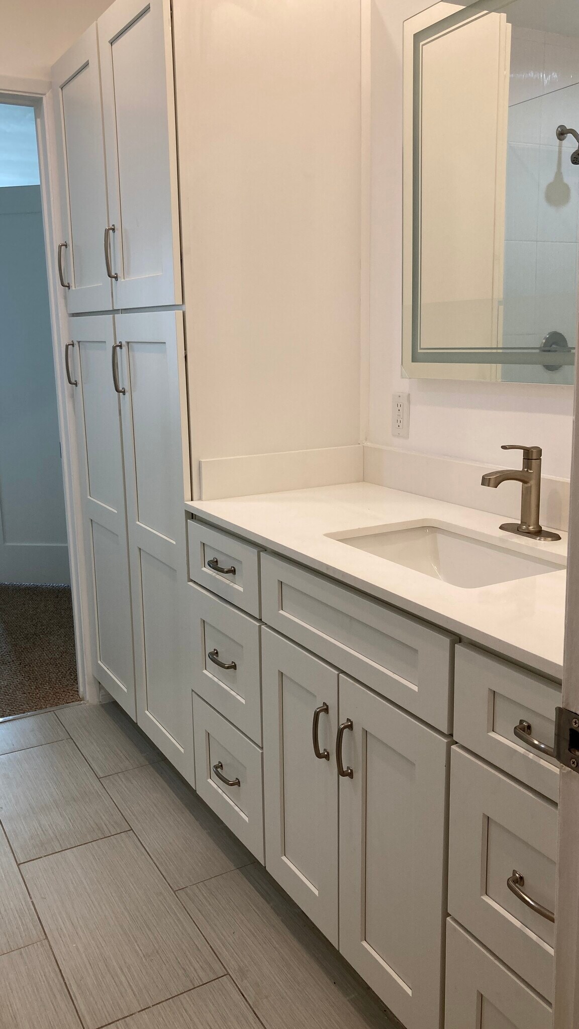 2nd Bath + Shower - 1010 N Kings Rd