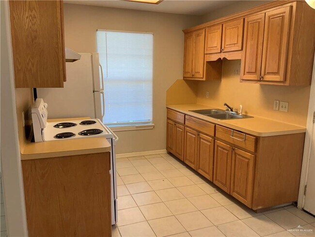 Building Photo - 20 W Bronze Ave